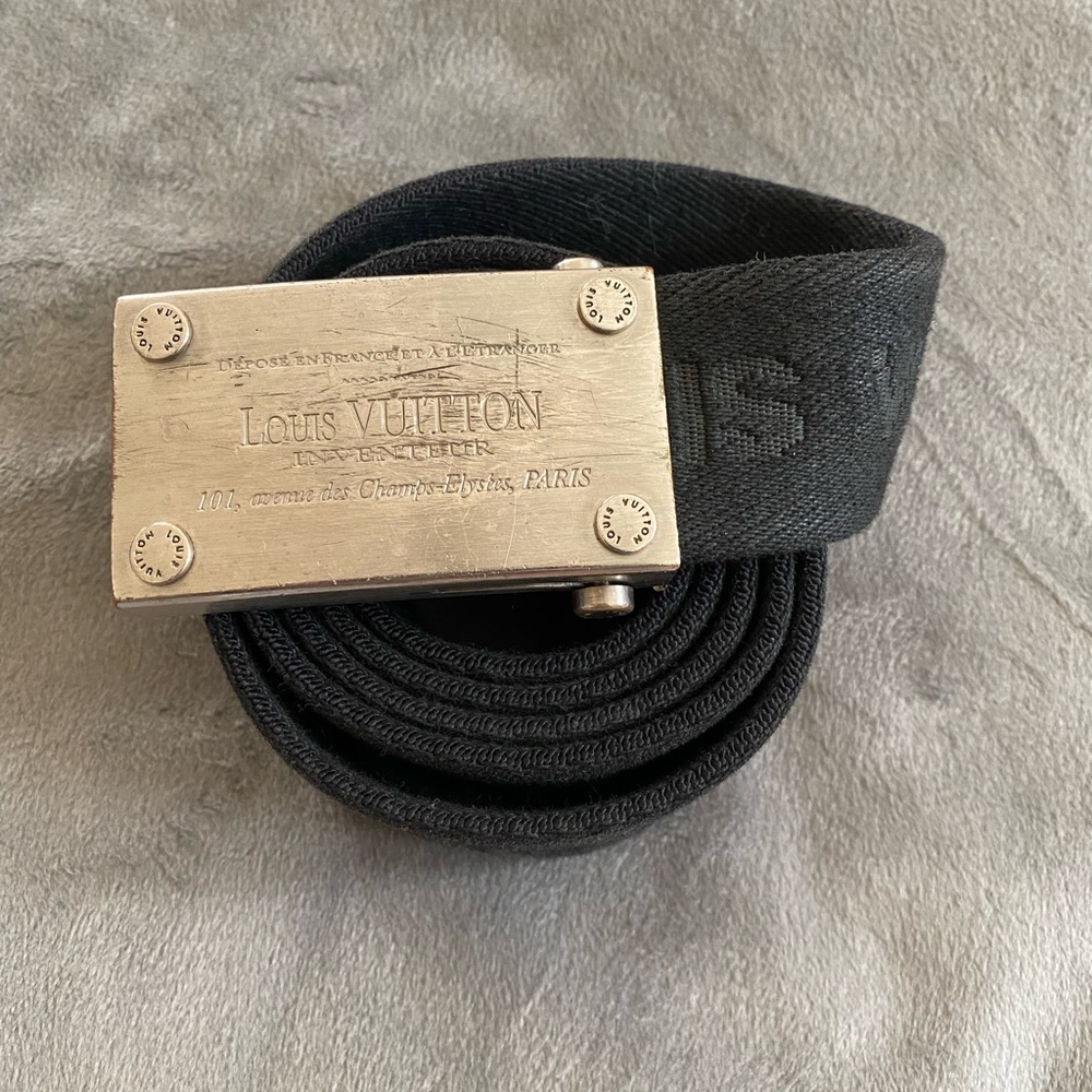 Black Louis Vuitton belt
